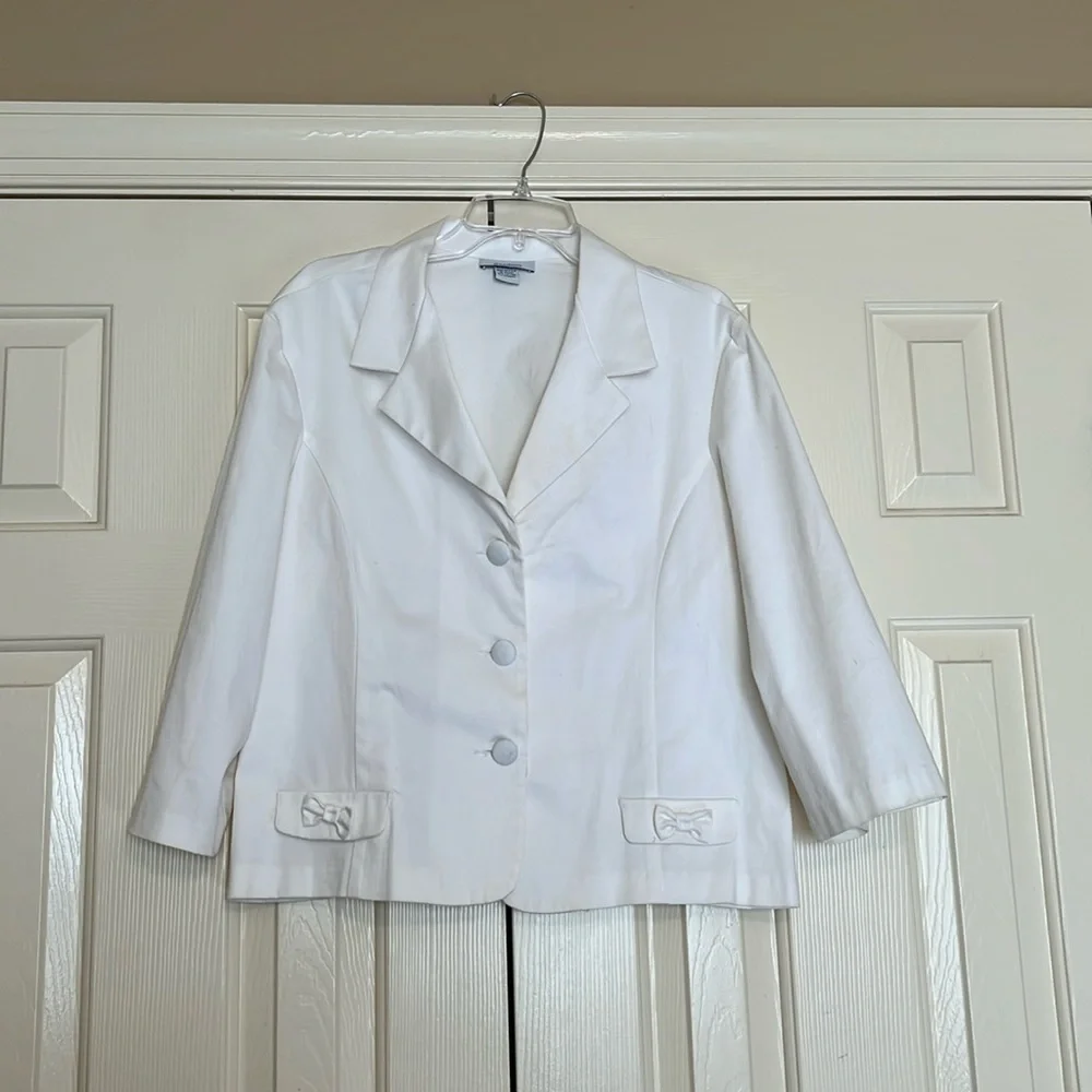 White classy jacket - Picture 1 of 8